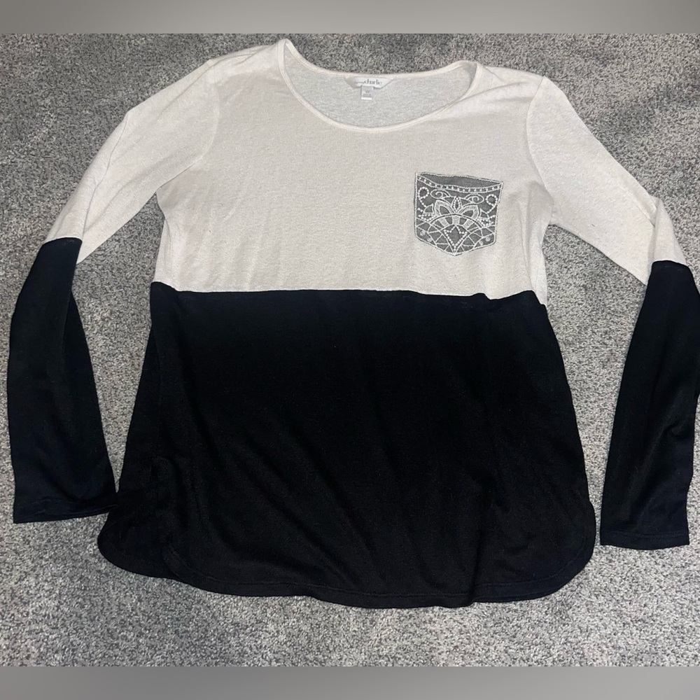 Womens Color Block Cream And Black Sweater Charming Charlie Women’s Size M